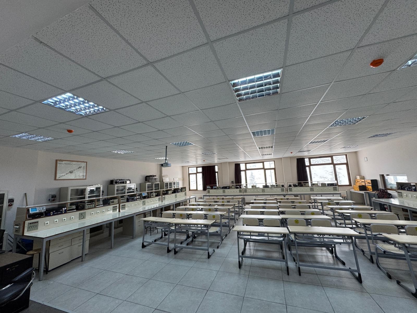 Programımıza ait derslik ve laboratuvar 